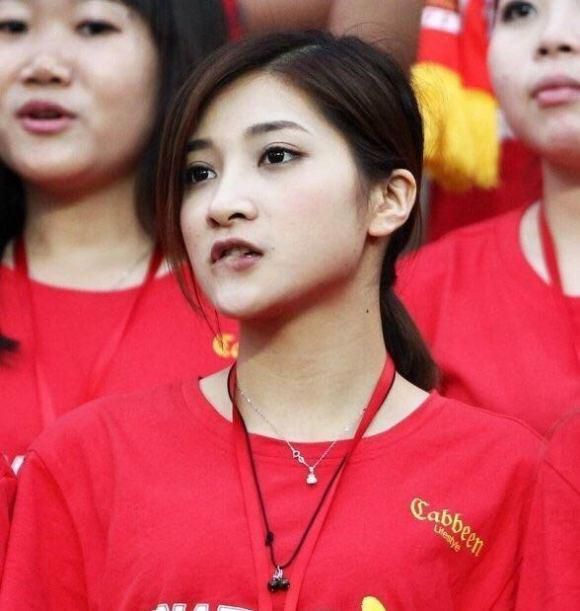 美女跪下吃j8视频免费网站
